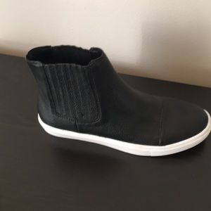 Steve Madden black leather shoe.